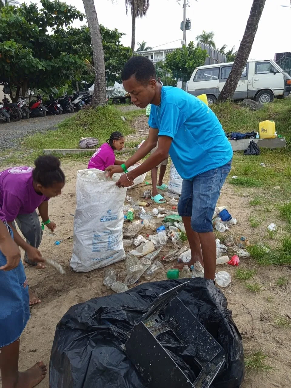 Clean Relay J20 — Cleaning Miami Beach for NGO JADE's 20th Anniversary